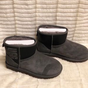 NWOT Ugg Classic Mini Rubber Boots